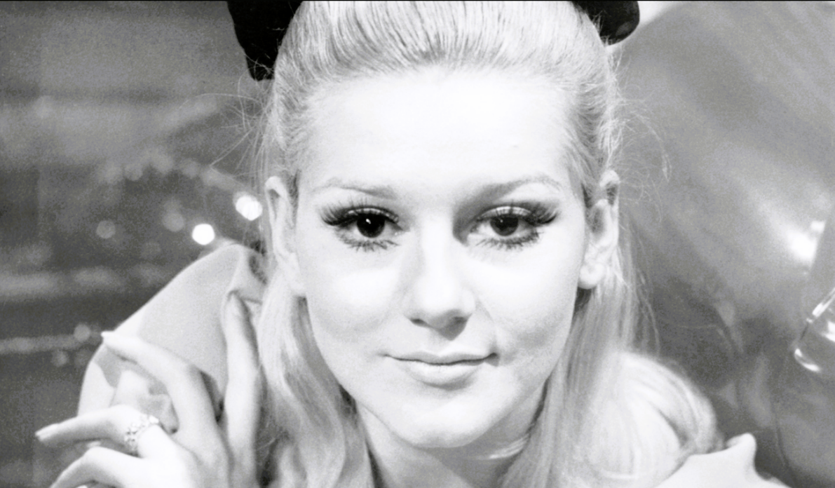 Briefbombe sollte deutschen Schlagerstar töten - nur ein Zufall rettet ihr Leben!