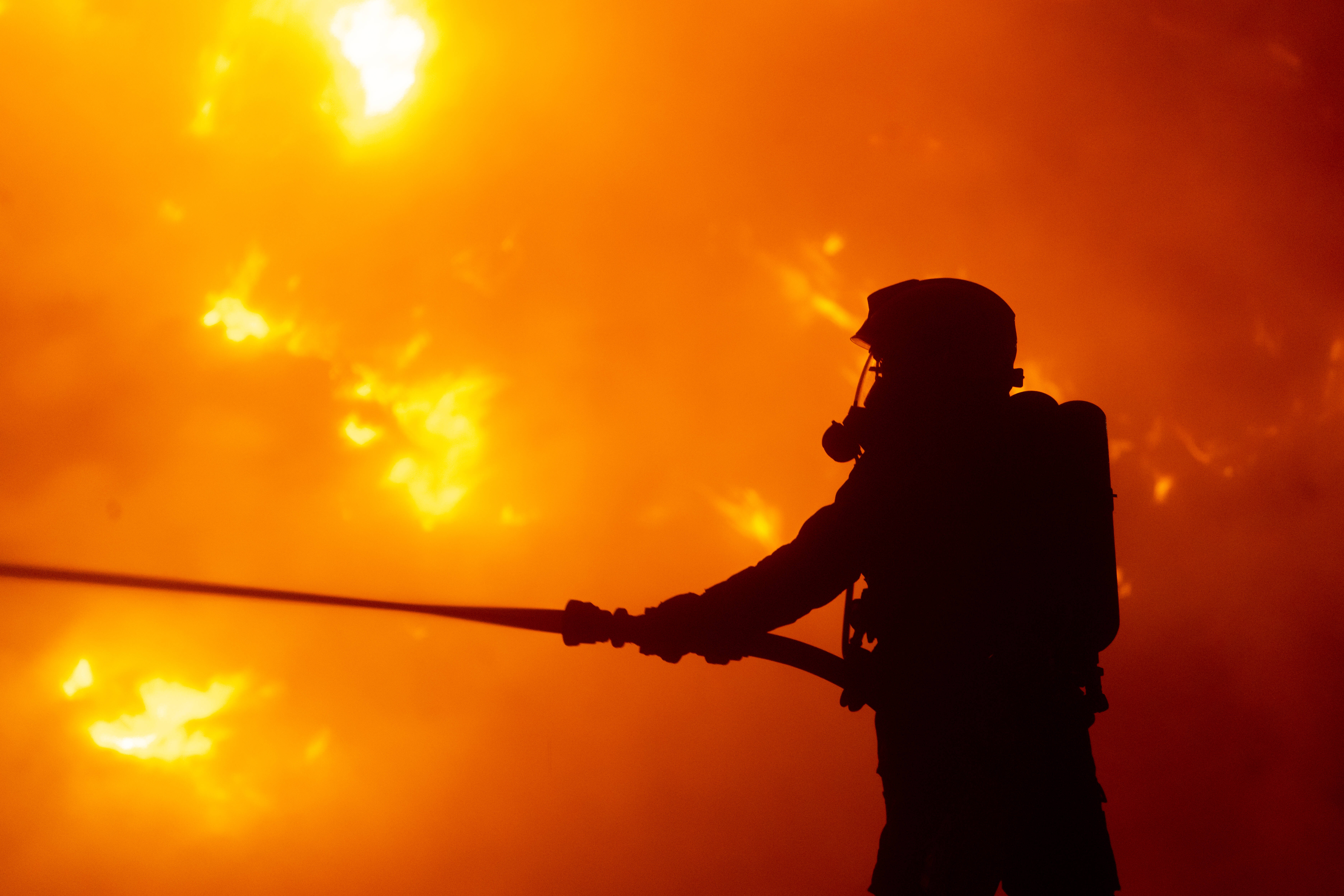 Auto explodiert in Mannheim! Fahrer hatte sich gerade auf den Fahrersitz gesetzt! Was ist geschehen?