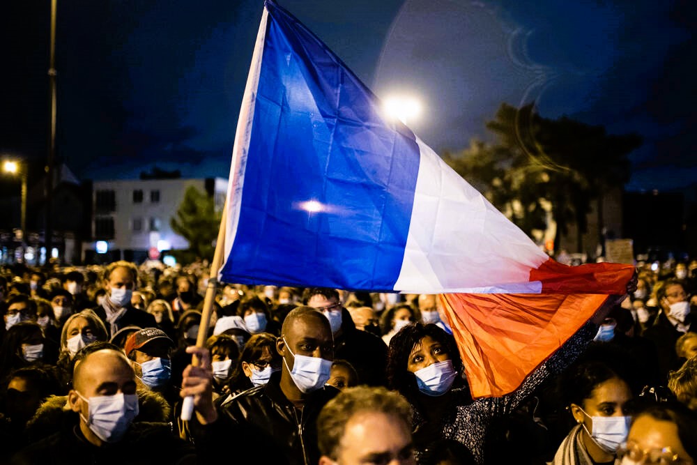 Französische Regierung tritt zurück! Chaos in Frankreich: Parlament stürzt Premierminister