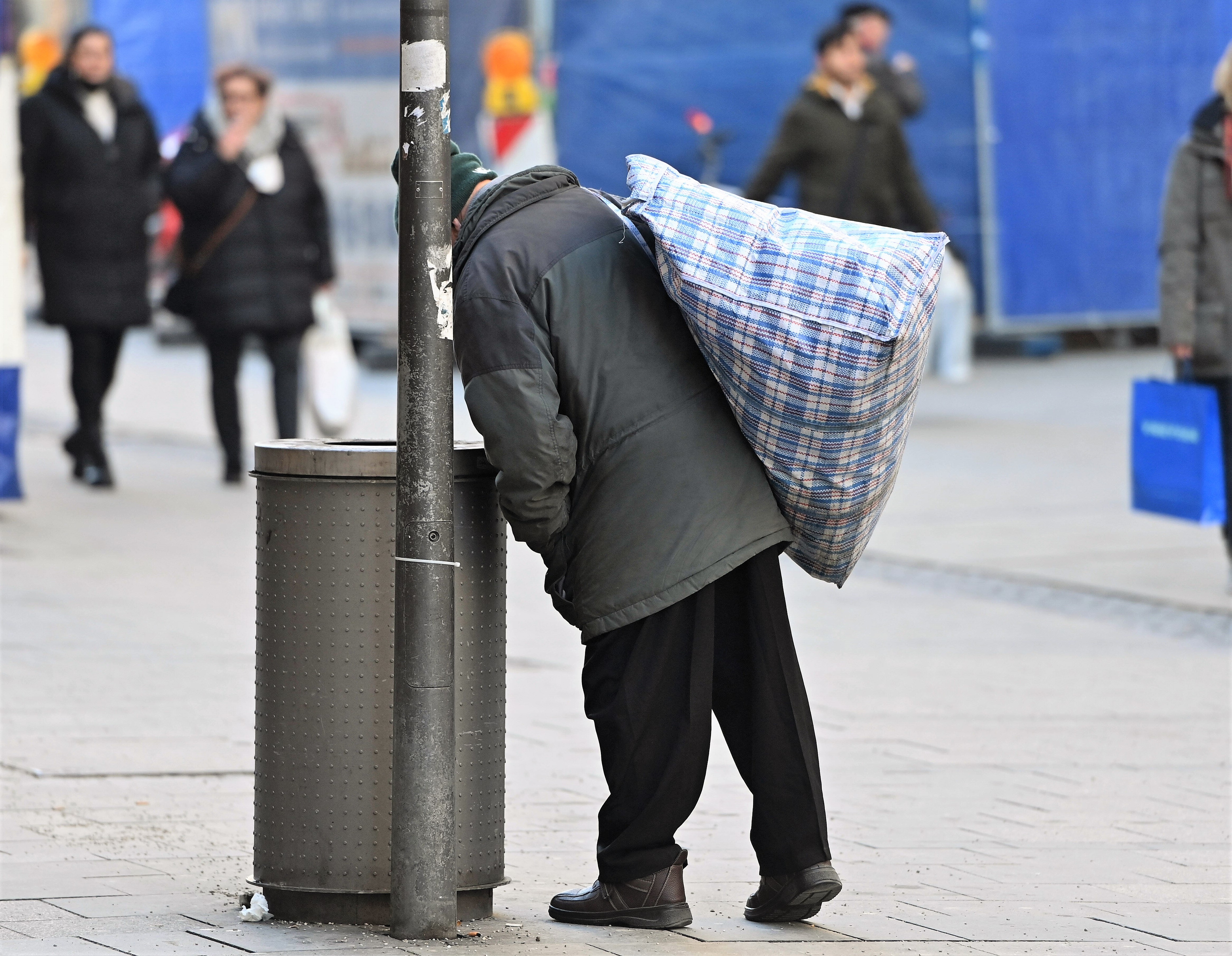 Drohen Millionen Arbeitslose in Deutschland  2023? - Experten befürchten schwere Wirtschaftskrise!