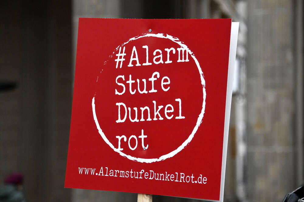 Peek & Cloppenburg Insolvent! Deutscher Moderiese am Ende? Mehr als 6800 Mitarbeiter bangen um ihre Jobs