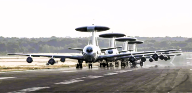 NATO mobilisiert 90.000 Mann! Der Westen zeigt Putin die Zähne - lässt der sich beeindrucken?