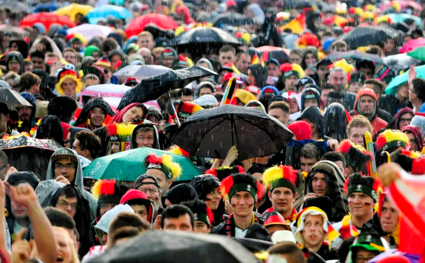 Eilmeldung! Viele Fan-Feste abgesagt - Gewitterwalze rollt auf Deutschland zu! EM im Unwetter-Chaos!