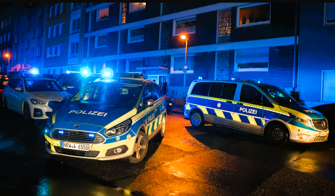 Terroralarm! Macheten-Mann stürmt Polizeiwache - SEK muss einschreiten!